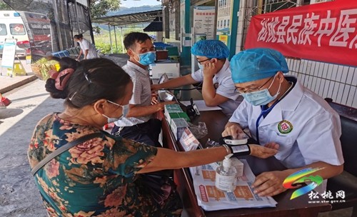 千里送暖 情注苗鄉(xiāng)——記廣東派駐松桃苗族自治縣民族中醫(yī)院院長助理李兆華