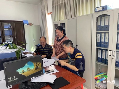 千里送暖 情注苗鄉(xiāng)——記廣東派駐松桃苗族自治縣民族中醫(yī)院院長助理李兆華