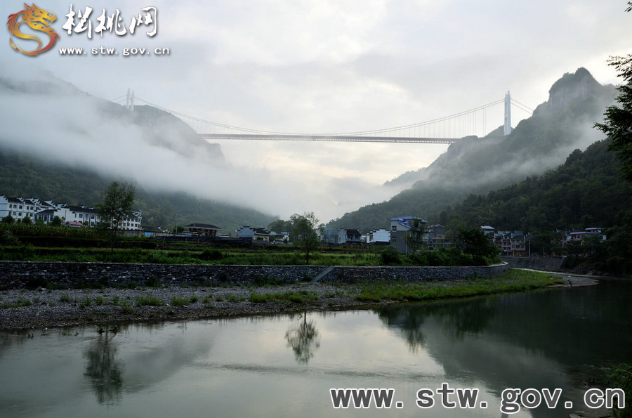 矮寨懸索大橋霧景