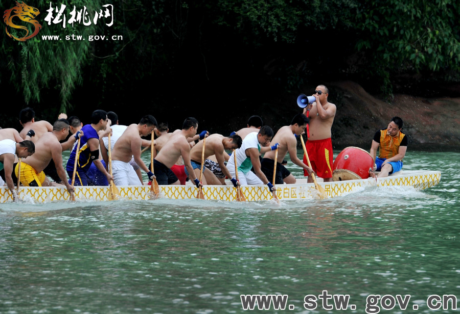 54支隊(duì)積極備戰(zhàn)2014端午龍舟賽