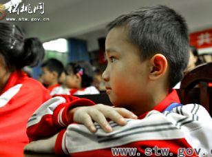 關(guān)愛留守兒童，是我們的責(zé)任