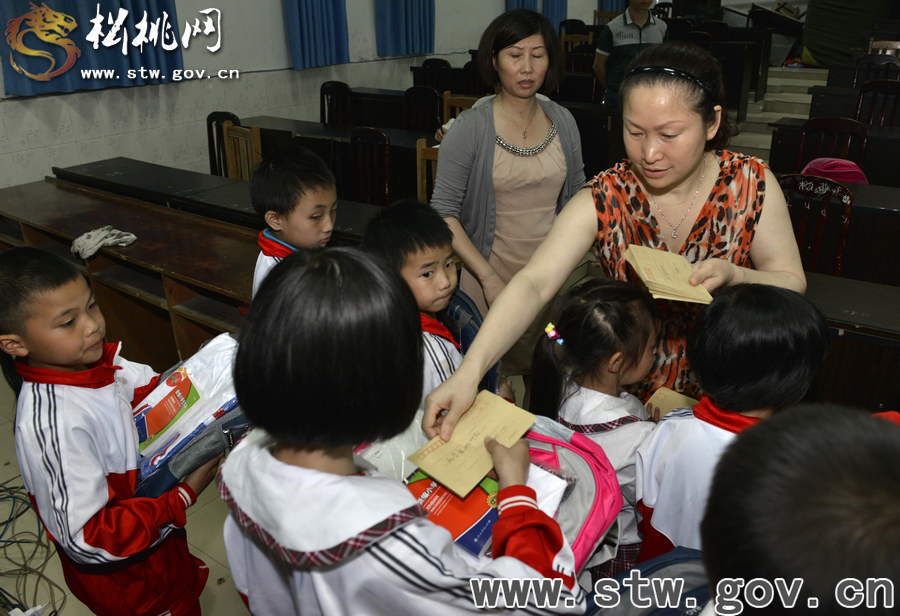關(guān)愛留守兒童，是我們的責(zé)任