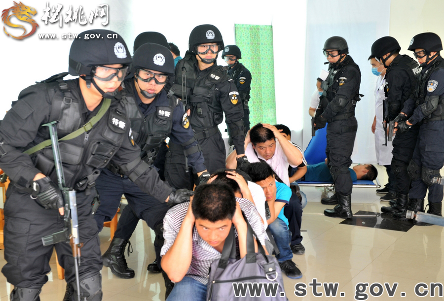“獵鷹一號”反劫制暴反恐實(shí)戰(zhàn)演練活動花絮