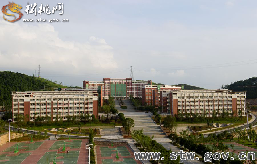 教育復(fù)興夢(mèng) 最美新三中