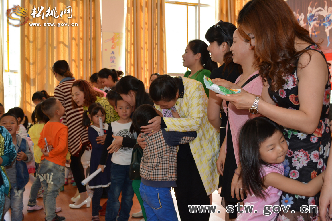 松桃實(shí)驗(yàn)幼兒園開展感恩母親活動(dòng)