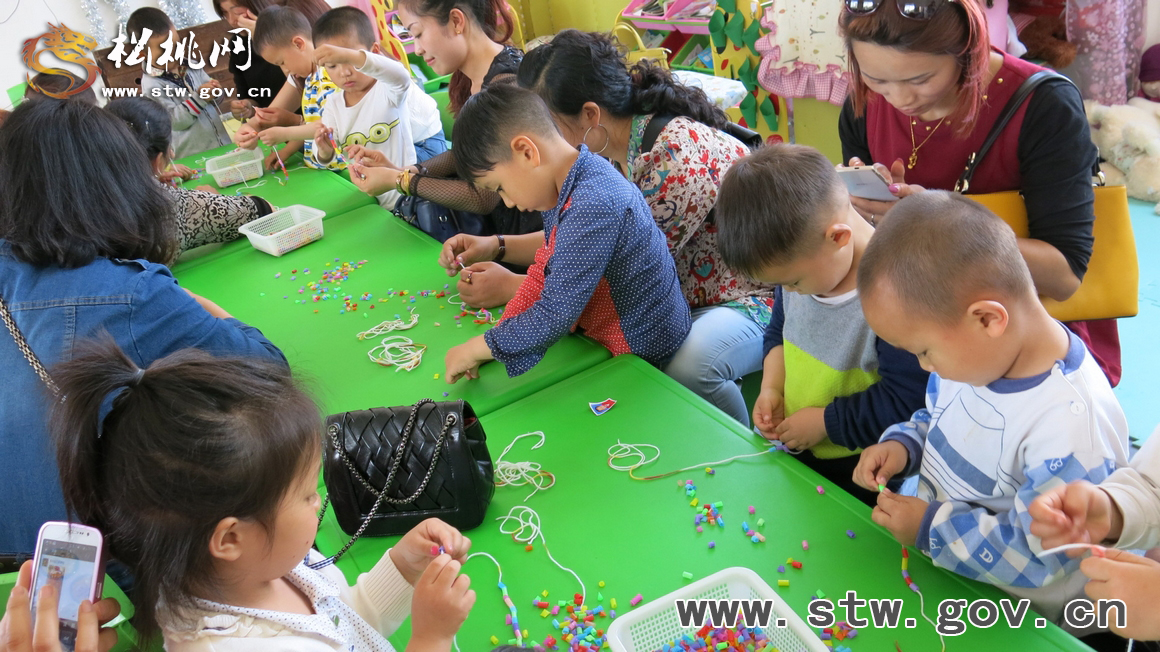 松桃實驗幼兒園開展感恩母親活動