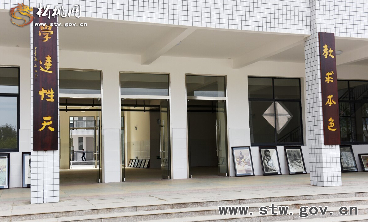 菁菁校園•楹聯(lián)書香潤桃李