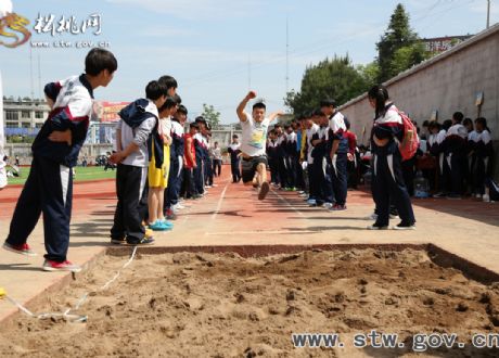 明德衡民中學(xué)舉行第十一屆田徑運動會