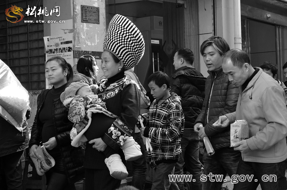 趕場天，濃縮著柴米油鹽的松桃故事