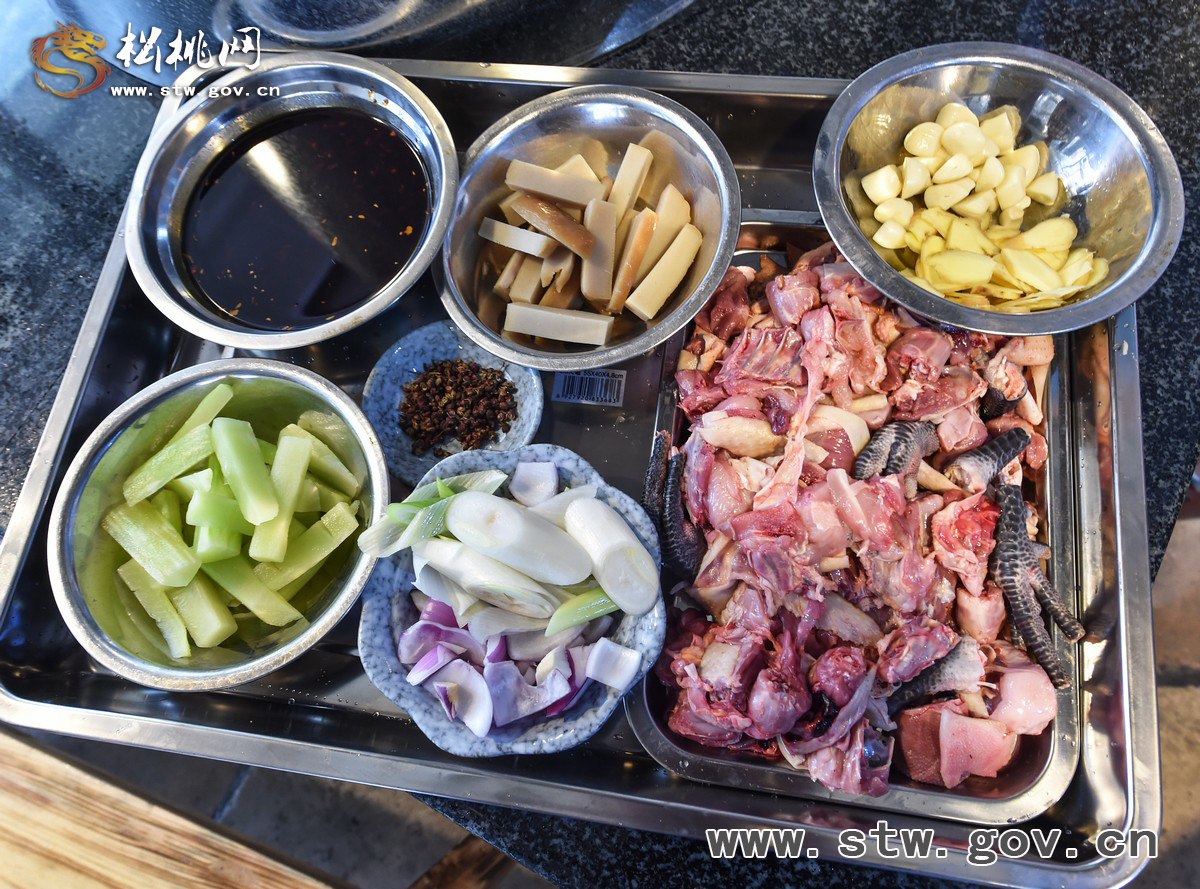【吃在松桃】農(nóng)家柴火雞：吃出健康好味道