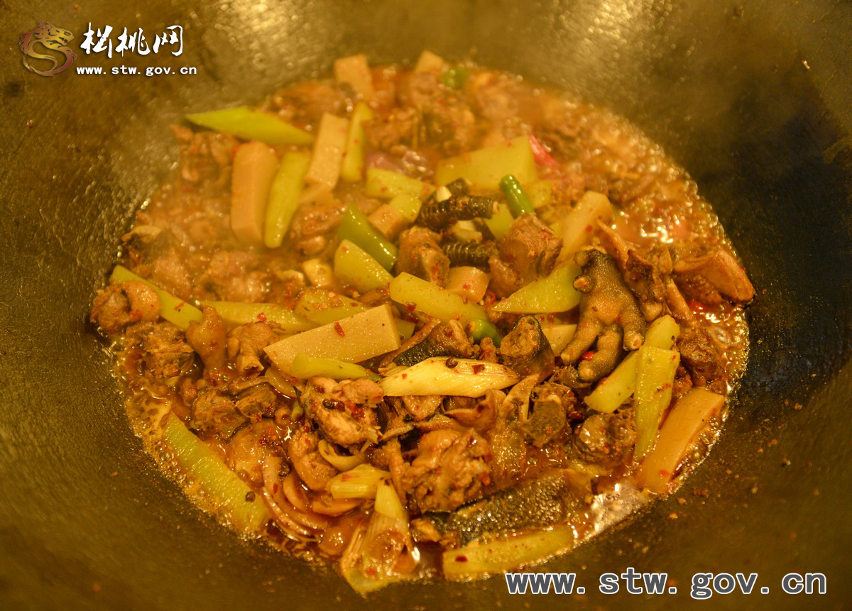 【吃在松桃】農(nóng)家柴火雞：吃出健康好味道