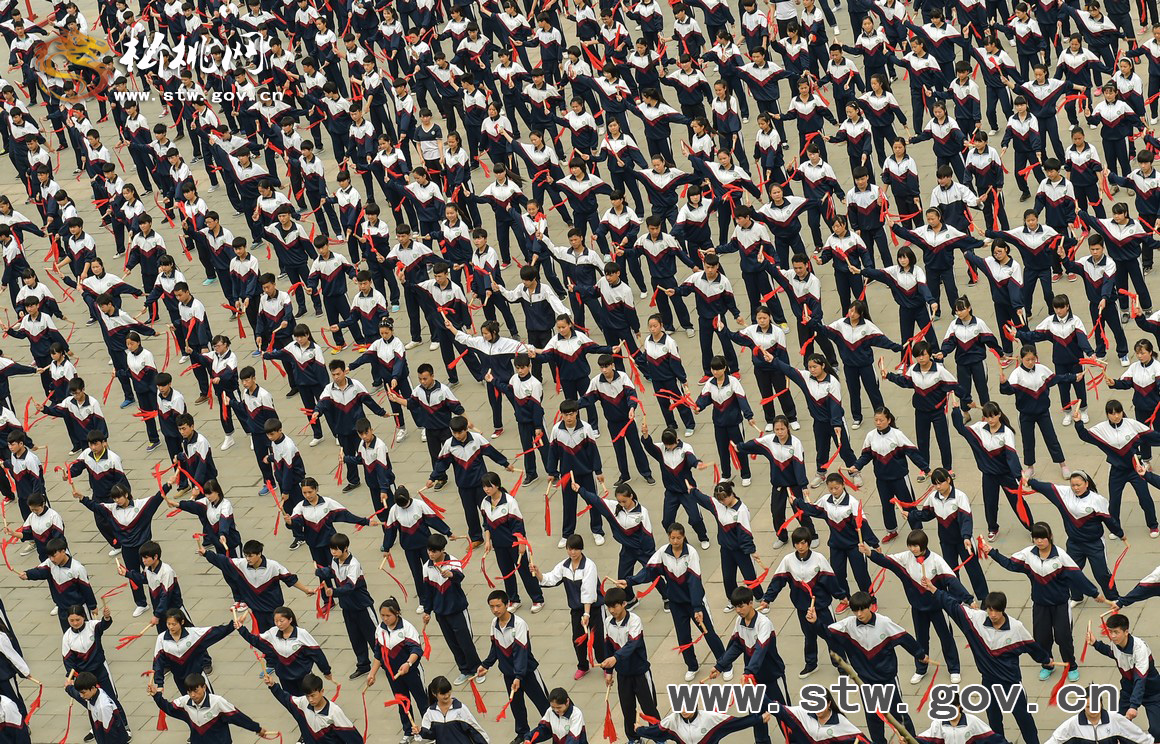 校園花鼓操：舞出明德衡民學(xué)子新氣象