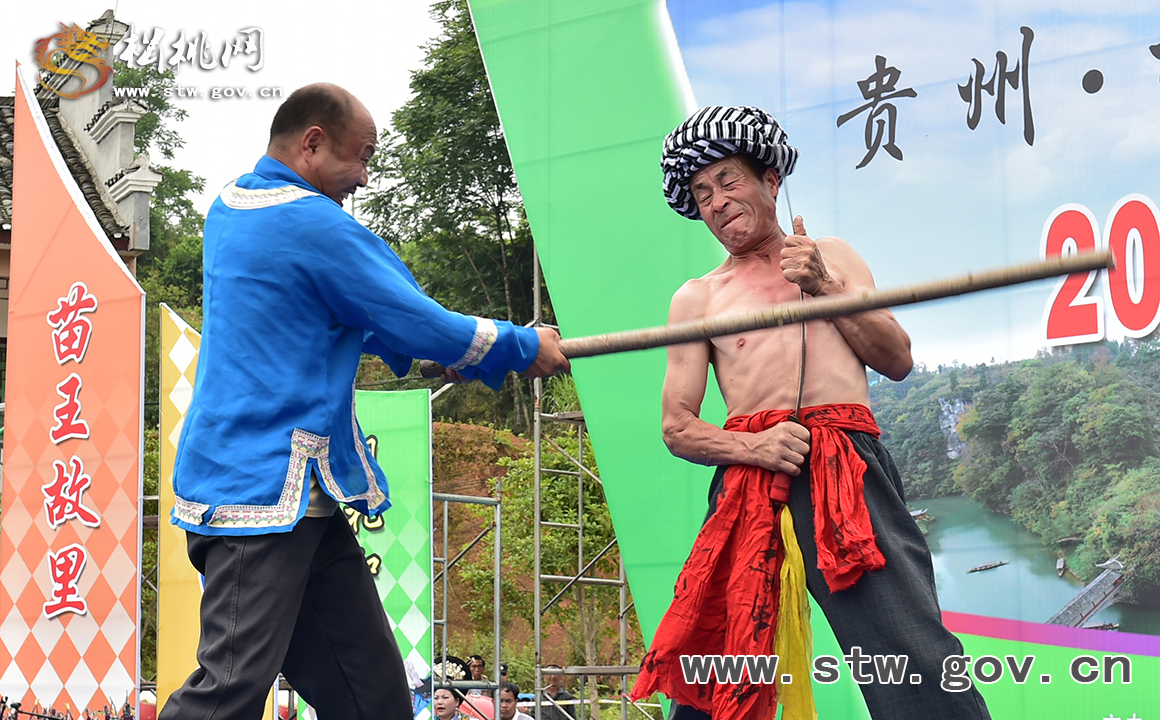 苗族“本土明星”精彩亮相，數(shù)萬群眾見證松桃“四月八”