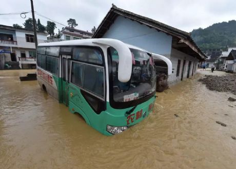 松桃遭遇連續(xù)暴雨　泥石流襲擊村莊