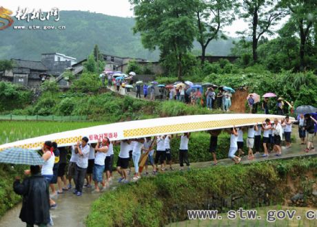 松桃：淘寶訂龍舟　千里送到家