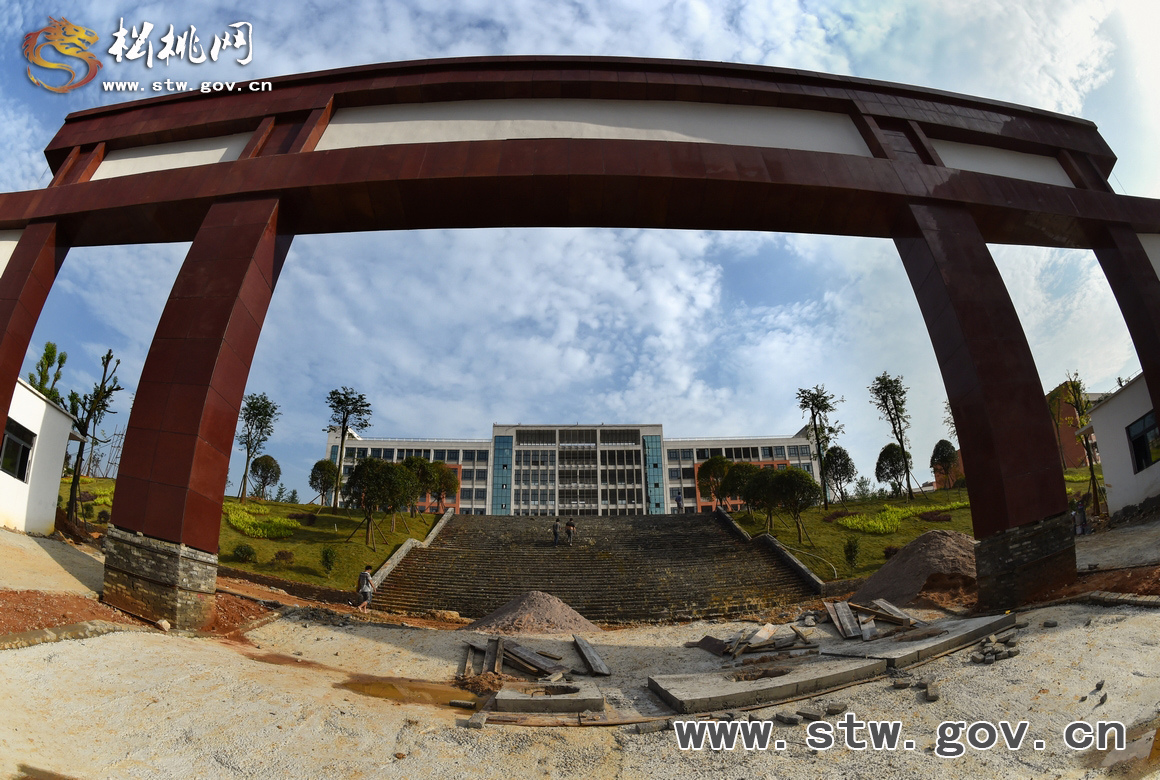 開足馬力：松桃加快第六中學(xué)項(xiàng)目建設(shè)