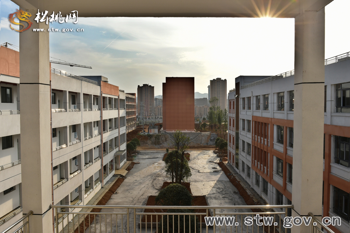 開足馬力：松桃加快第六中學(xué)項(xiàng)目建設(shè)