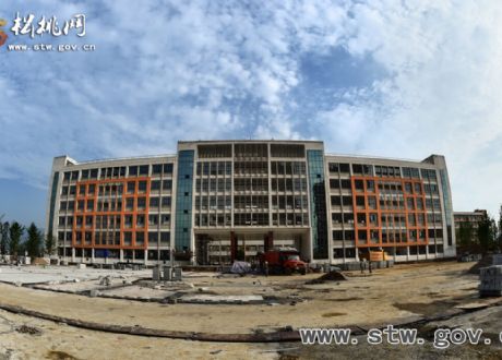 開足馬力：松桃加快第六中學(xué)項目建設(shè)
