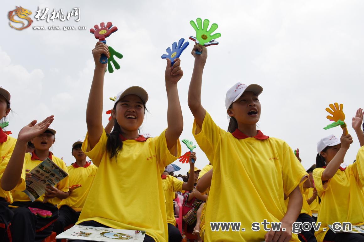 數(shù)萬(wàn)群眾相約九龍　共度中國(guó)苗族情人節(jié)