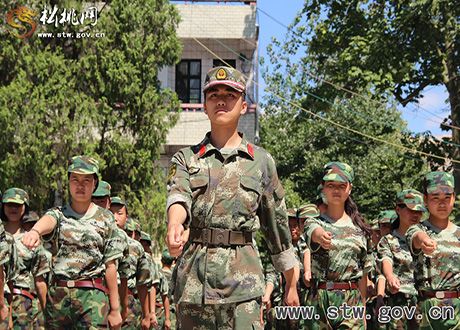 驕陽(yáng)下我們一起一二一