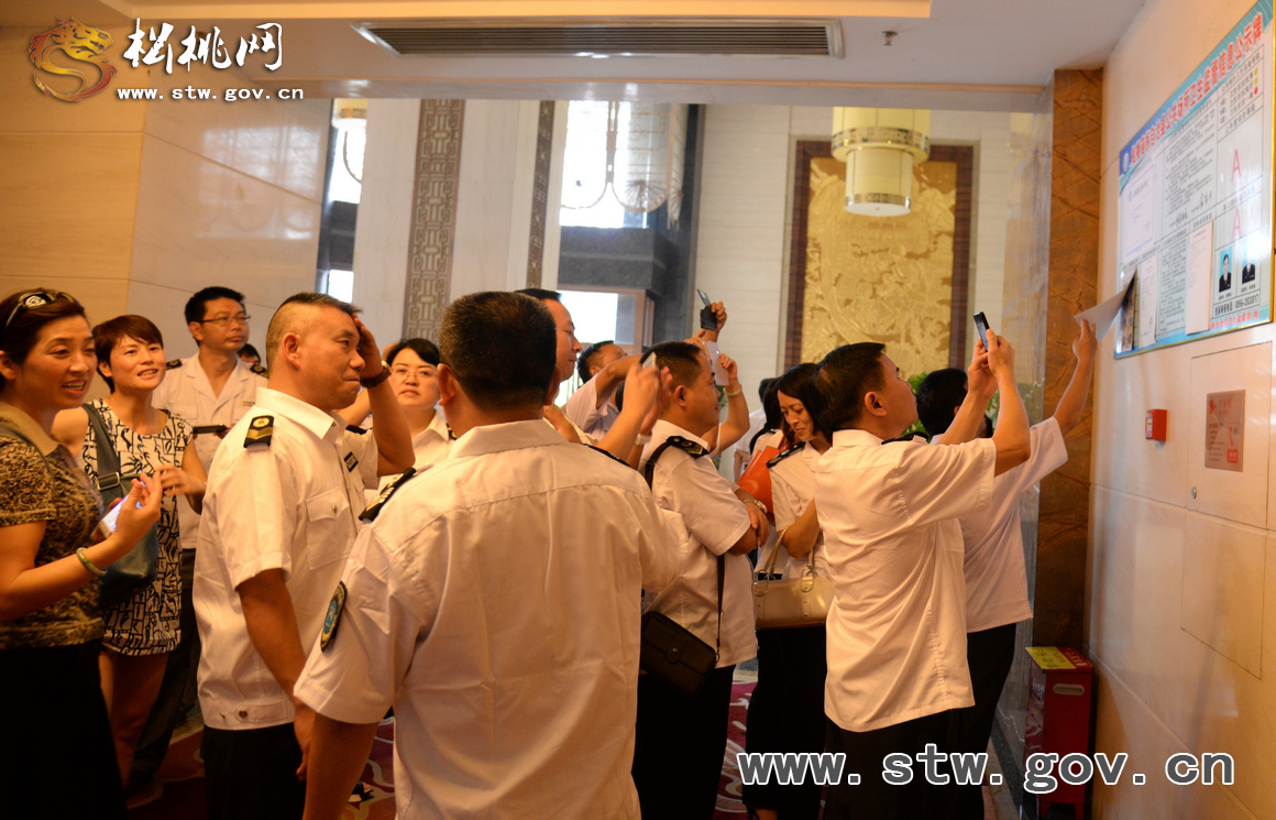 全省衛(wèi)生監(jiān)督觀摩團(tuán)到松桃觀摩