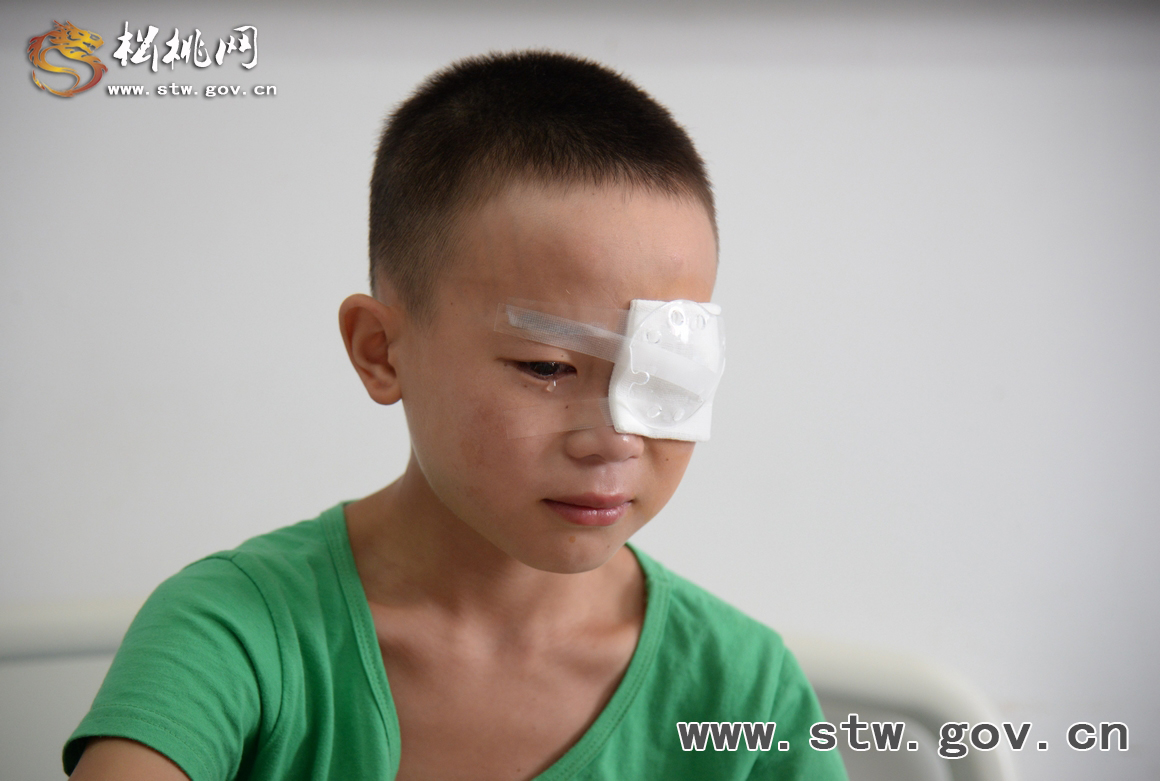 “韓紅愛心·百人援貴”圓了苗鄉(xiāng)留守兒童楊佳旺光明夢