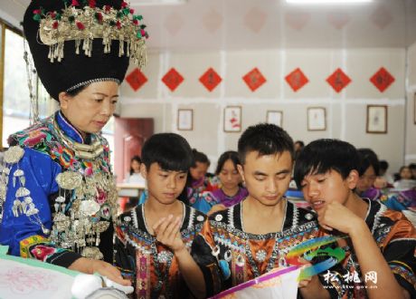 松桃：苗繡融入現(xiàn)代生活