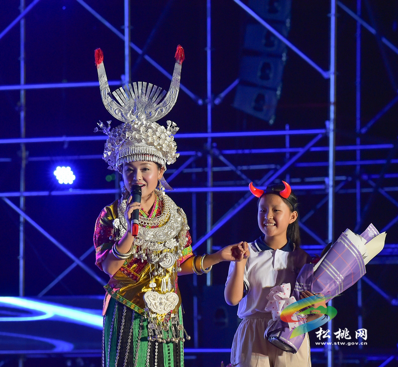 松桃舉行“6·26”大型公益晚會(huì)