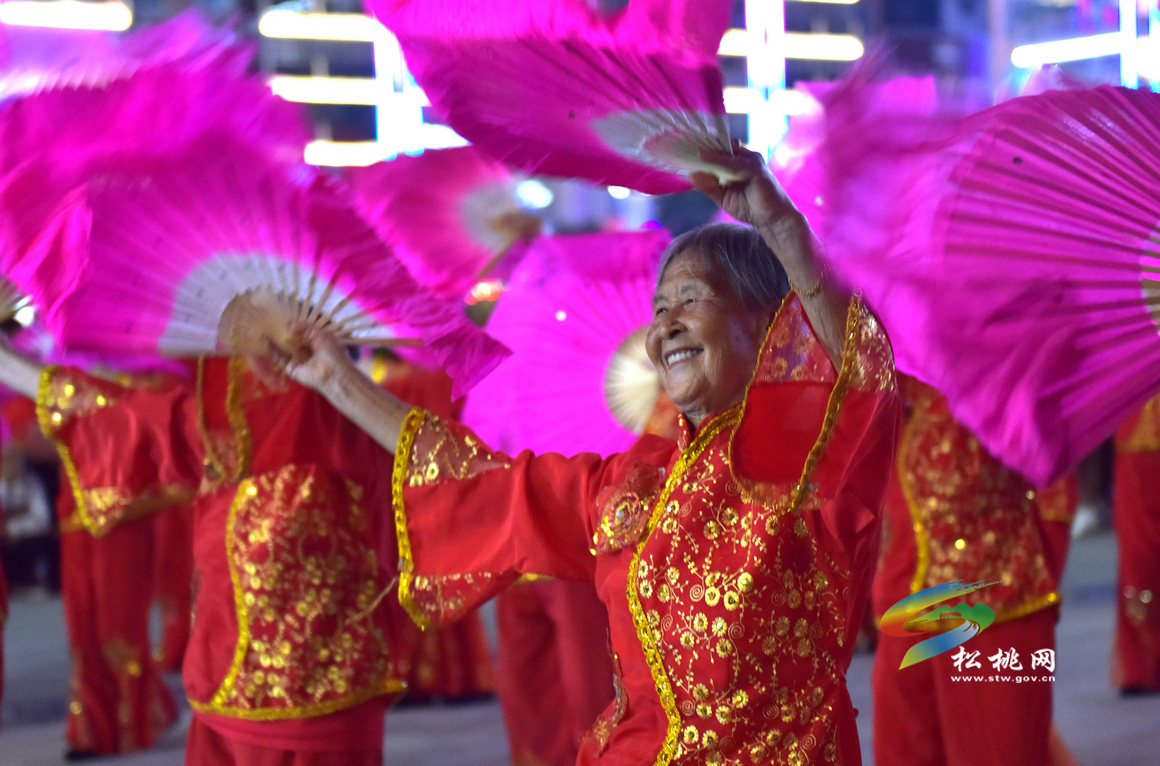 松桃載歌載舞歡慶重陽節(jié)