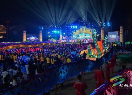 銅仁市第五屆旅游產(chǎn)業(yè)發(fā)展大會暨2016貴州梵凈山松桃苗族文化旅游節(jié)在松桃隆重開幕