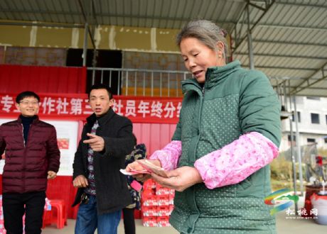 貧困戶(hù)變股民  年終喜分紅