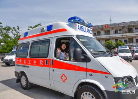 松桃集中發(fā)放救護車