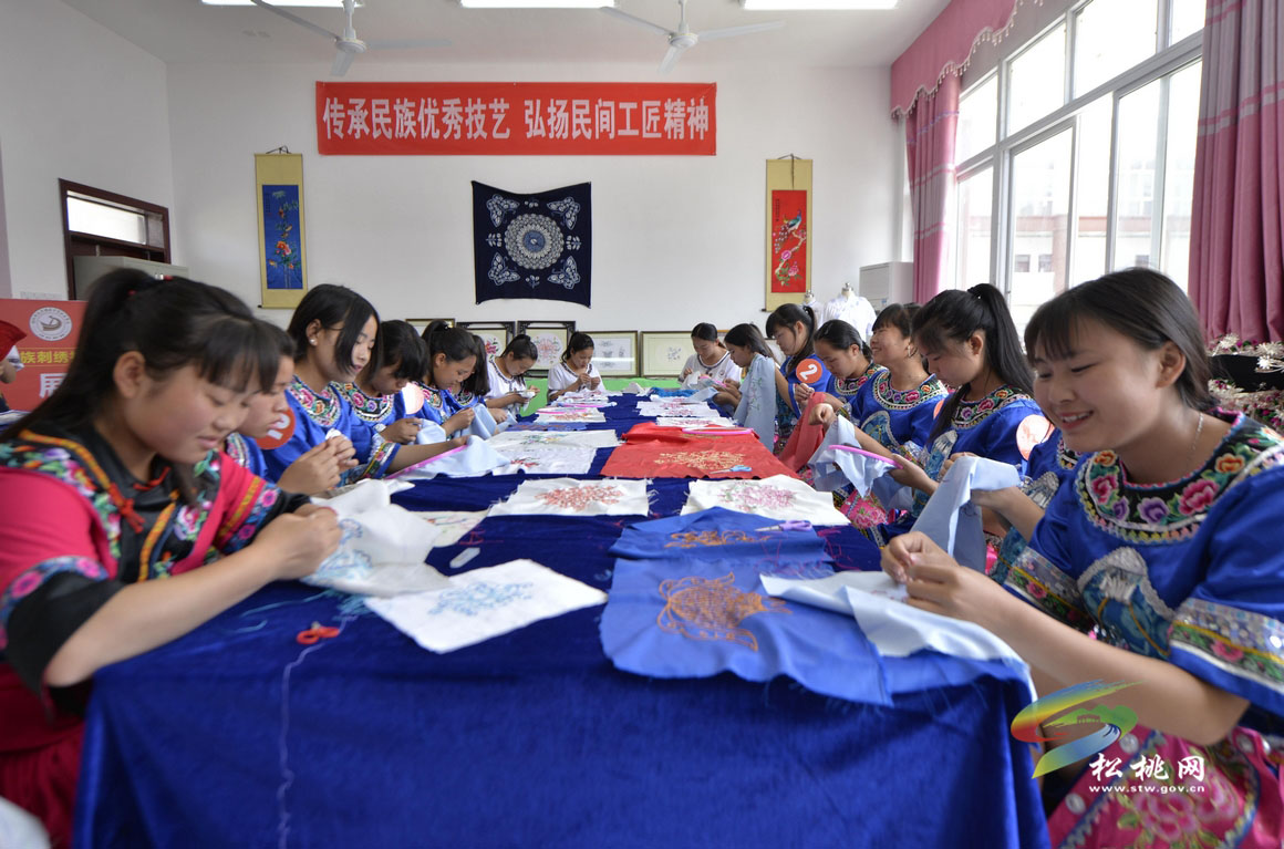 苗族刺繡進校園