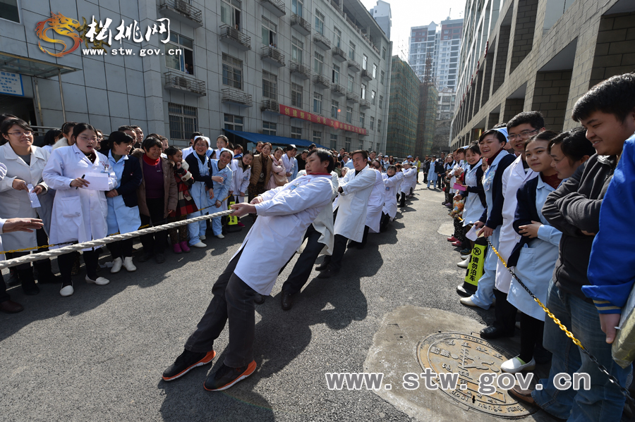 健康過大年　快樂在醫(yī)院——縣人民醫(yī)院迎新春系列活動(dòng)之拔河