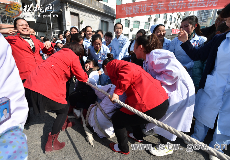 健康過大年　快樂在醫(yī)院——縣人民醫(yī)院迎新春系列活動之拔河