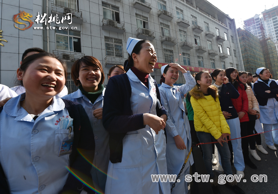 健康過大年　快樂在醫(yī)院——縣人民醫(yī)院迎新春系列活動之拔河