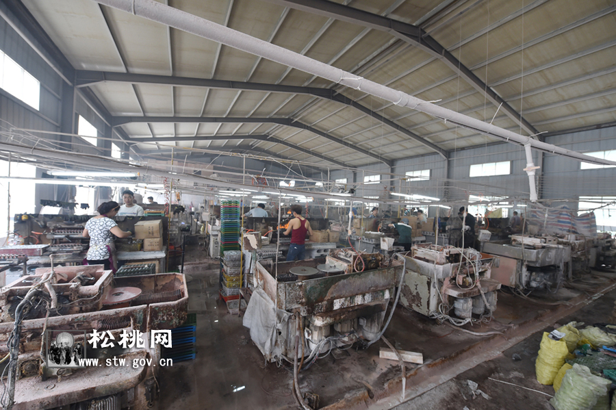 松桃村辦企業(yè)讓失地農(nóng)民富甲一方