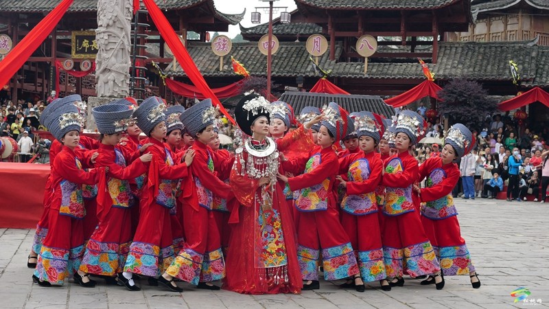 松桃：數(shù)萬賓客共慶苗族“四月八”