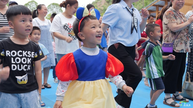 縣第八幼兒園：泡沫之夏 快樂“六一”