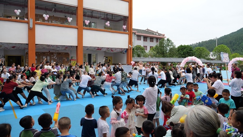 縣第八幼兒園：泡沫之夏 快樂“六一”