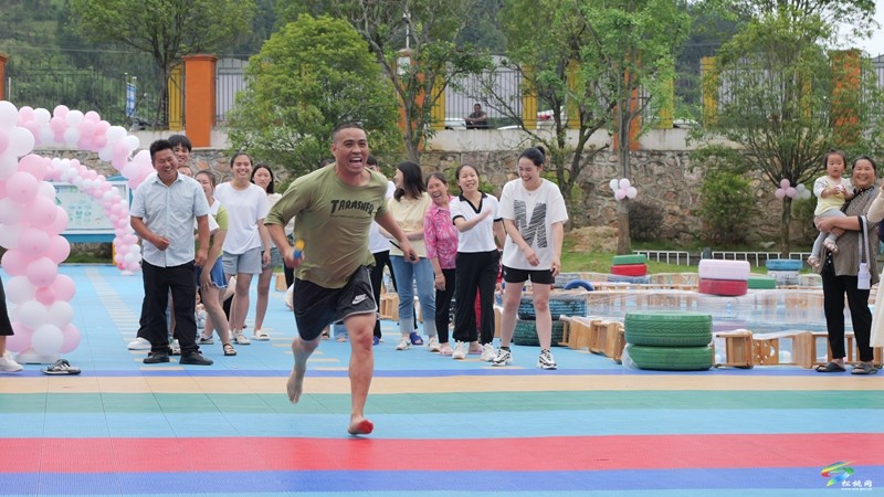 縣第八幼兒園：泡沫之夏 快樂“六一”