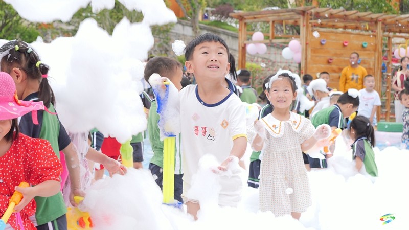 縣第八幼兒園：泡沫之夏 快樂“六一”