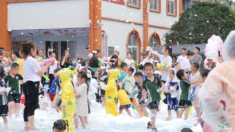 縣第八幼兒園：泡沫之夏 快樂“六一”