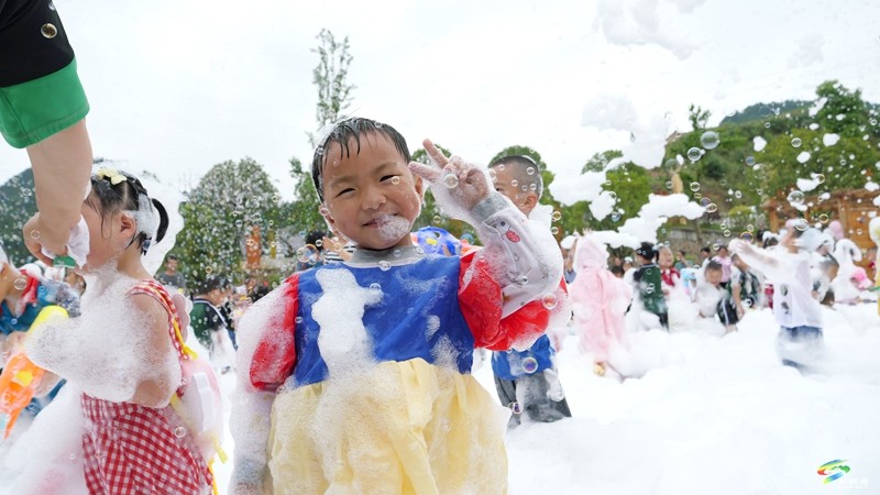 縣第八幼兒園：泡沫之夏 快樂“六一”