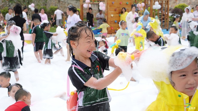 縣第八幼兒園：泡沫之夏 快樂“六一”