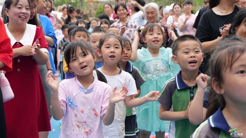 縣第八幼兒園：泡沫之夏 快樂“六一”