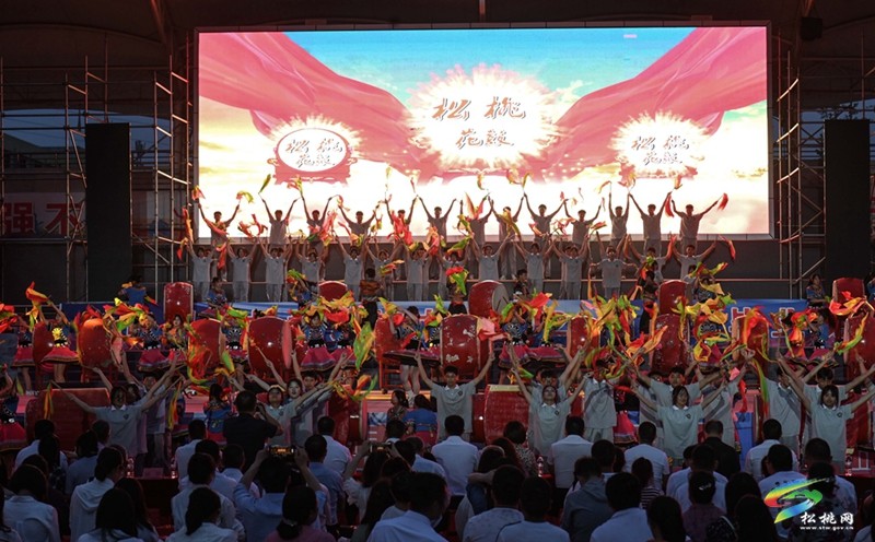松桃民族中學(xué)舉辦2023屆高三畢業(yè)典禮活動(dòng)