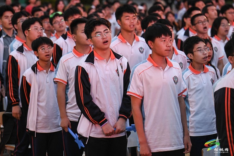 松桃民族中學(xué)舉辦2023屆高三畢業(yè)典禮活動(dòng)