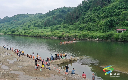 松桃：松江河上鼓聲響 奮力備戰(zhàn)龍舟賽