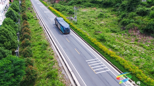 多彩貴州·最美公路 | 暢安舒美 花開四季 ——松桃公路管理段“暢安舒美”樣板路創(chuàng)建成效顯著